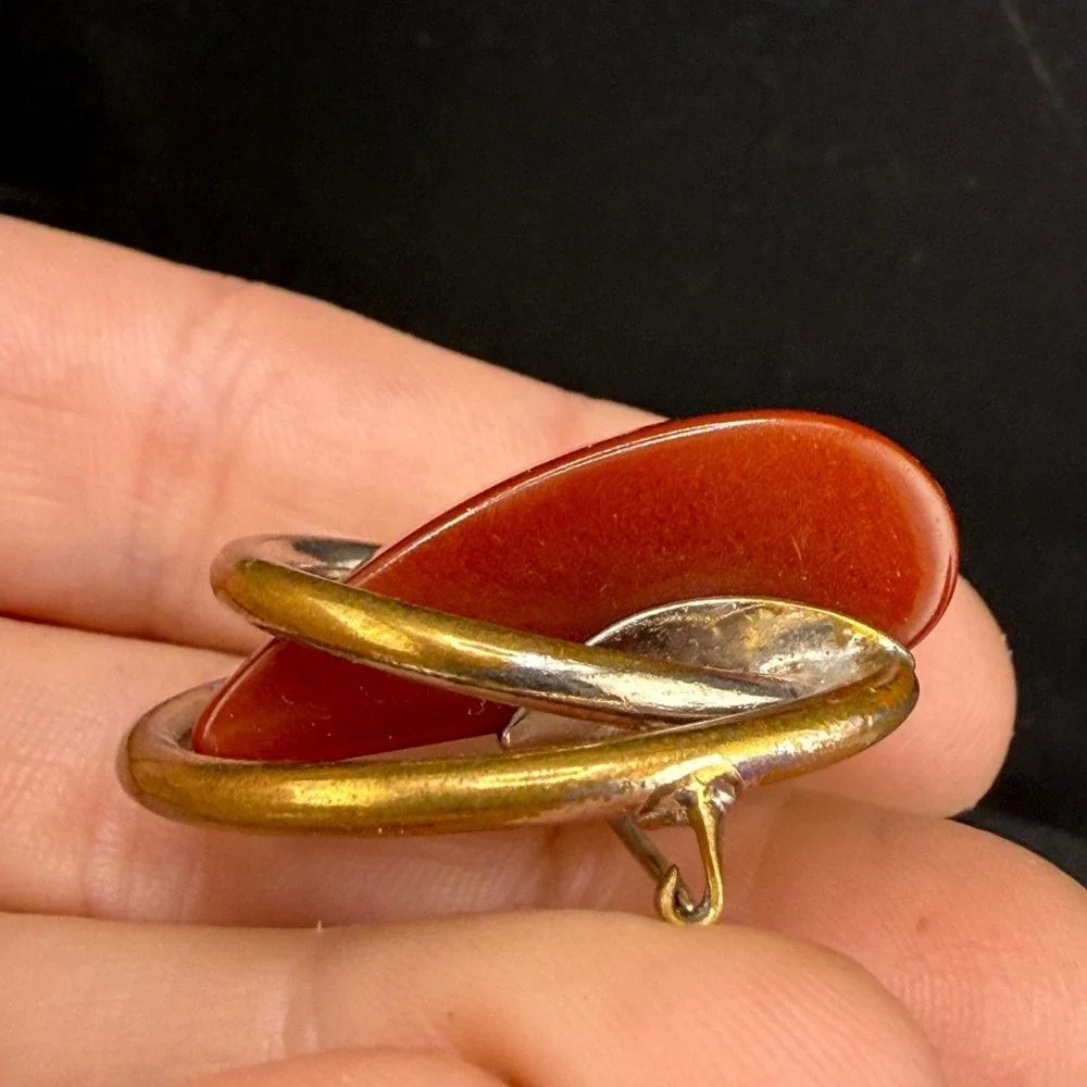 Vintage Bakelite Brooch Gold Tone Round